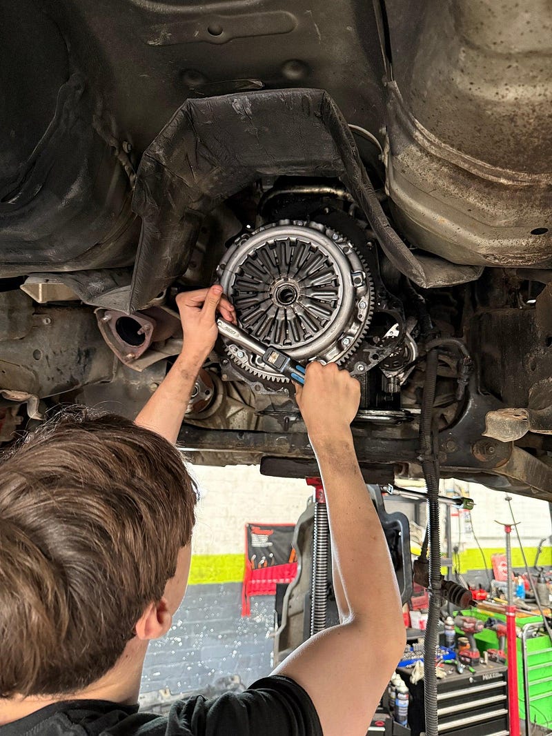 https://www.smautoservice.co.uk/clutch-repair-replacement-trowbridge-uk/