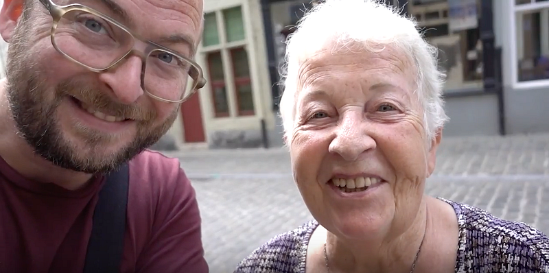 Selfie met oma Josée