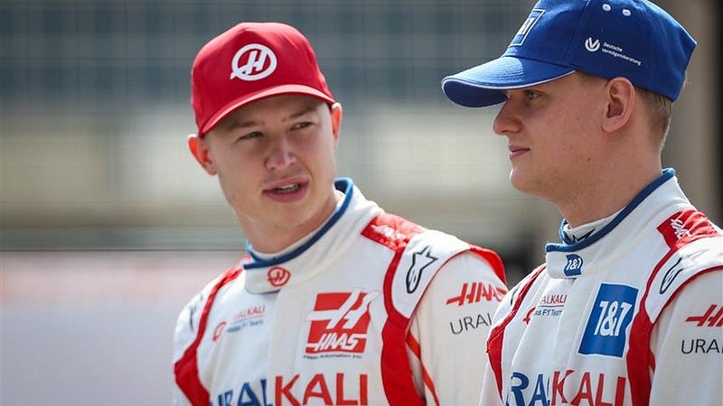 Mazepin e Schumacher continuam na Haas para a Fórmula 1 2022. 