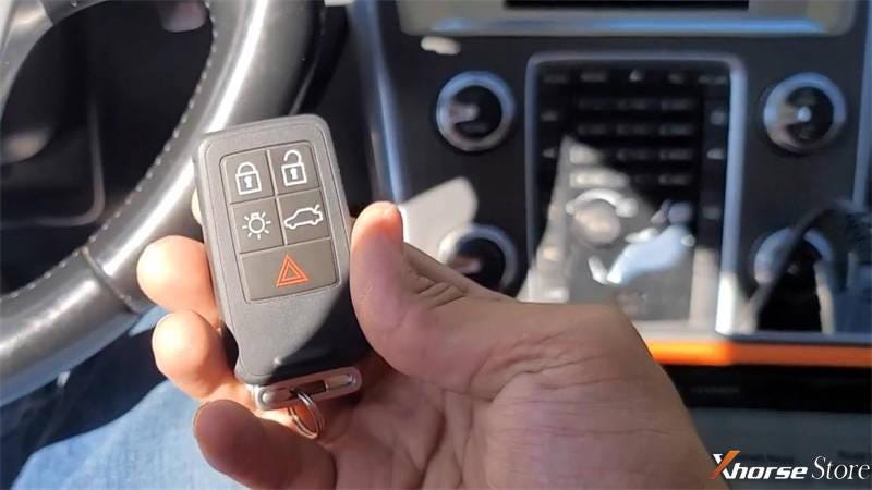 Xhorse VVDI Key Tool Plusは、2015 VolvoXC60にキーを追加します