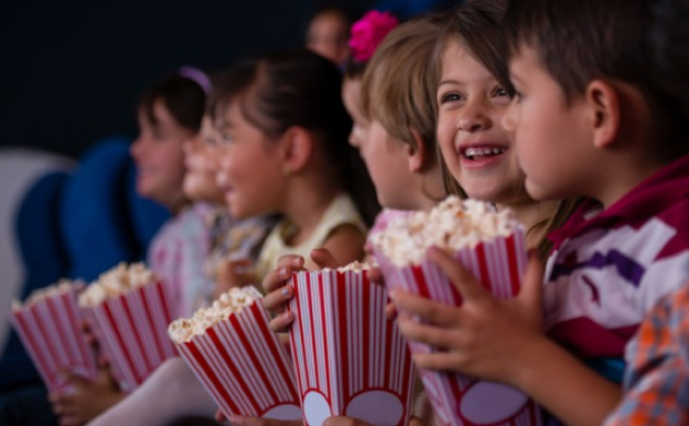 pinhappy blog crianças comemorando aniversário no cinema