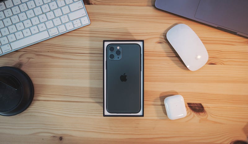 Featured image for It’s Time For Smaller Smartphones