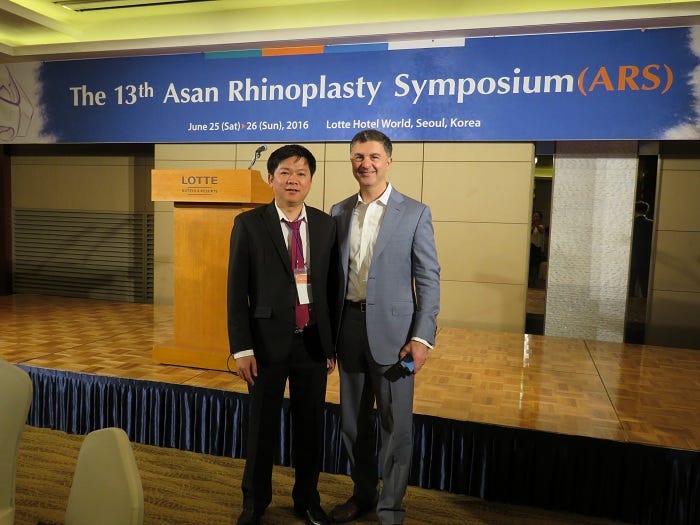 bac-si-viet-nam-chia-se-cong-nghe-nang-mui-s-line-megaderm-tai-han-quoc