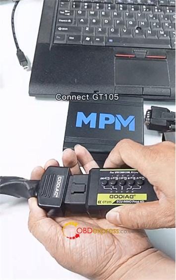 MPM、GODIAG GT105、およびTricoreケーブルをGMECU読み取り用に正しく接続します