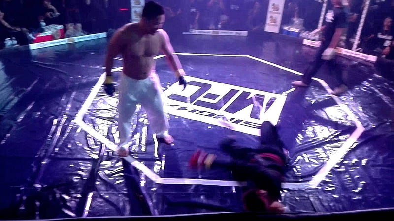 Popular Right Now - Thailand : เน โฮฟาทูร่า vs นักกล้าม (กติกา MMA) ชัดที่สุด http://www.youtube.com/watch?v=tTgN46EkV3E