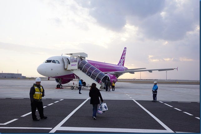 樂桃航空 搭機初體驗 開箱文 KIX 關西機場第二航廈 圖多 Peach LCC — 2013 跨年京都行   機場懶人包 - 這裡胡說 JL TALKS