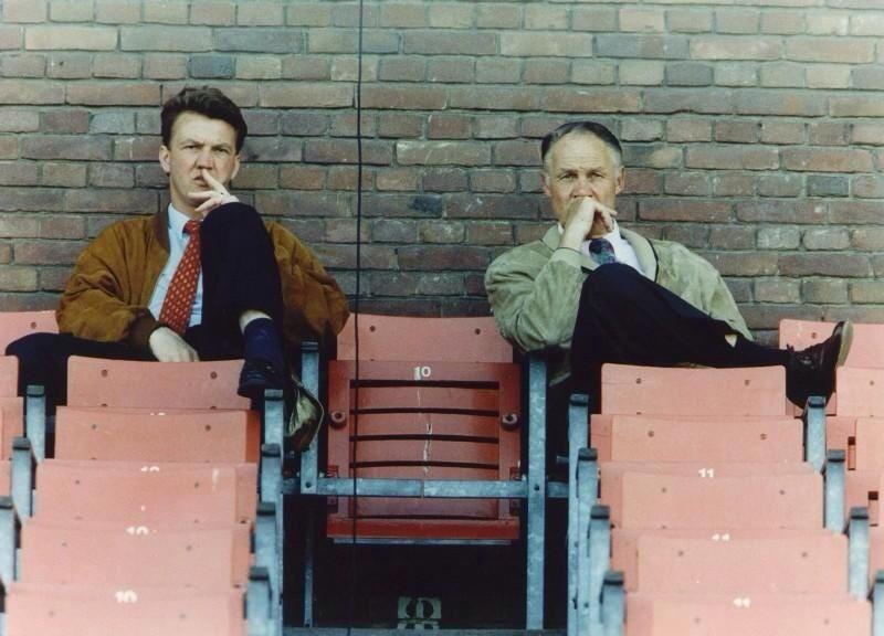 Louis Van Gaal e Rinus Michels, uno dei padri del calcio totale, nel 1993. [fonte: Vintage Footy]