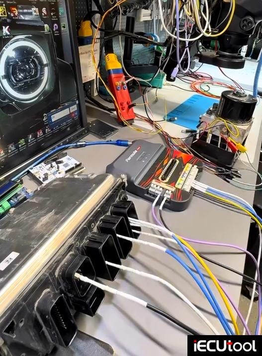FormulaFlash Read BMW MEVD17.2.3 ECU on Bench