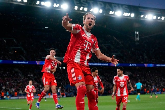 Selebrasi Harry Kane dalam laga PSG vs Bayern Munchen di leg pertama semifinal Liga Champions 2025/2026, Rabu (29/4/2026). © AP Photo/Christophe Ena