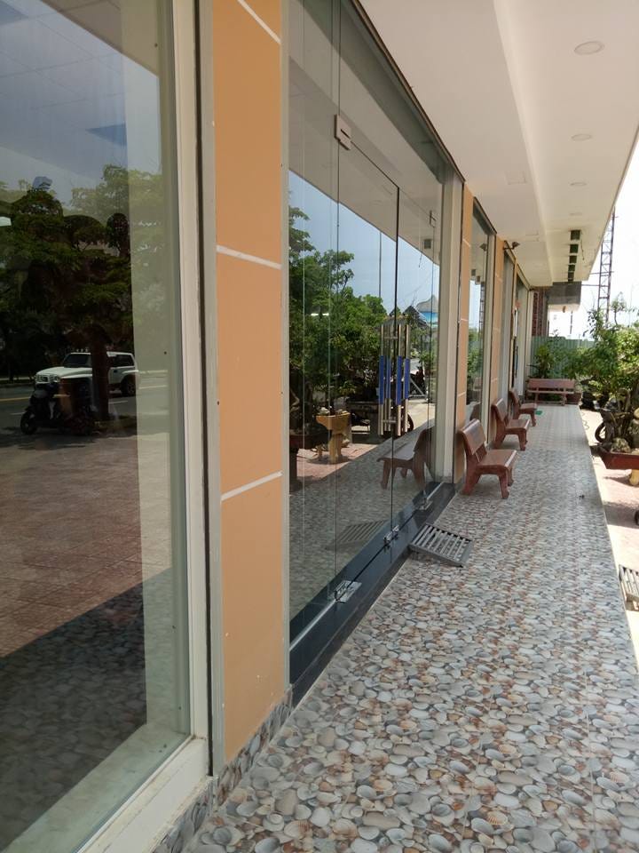 ĐỊA CHỈ CỬA HÀNG LẮP ĐẶT CỬA KÍNH GIÁ RẺ CHẤT LƯỢNG TPHCM - 1
