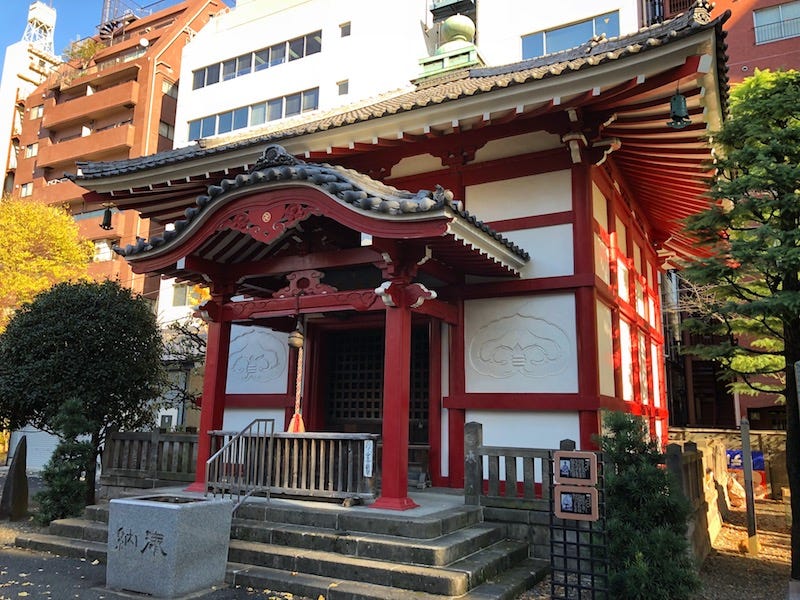 A building at Tokyo’s Taiso-ji that houses statues of King Enma and Datsue-ba