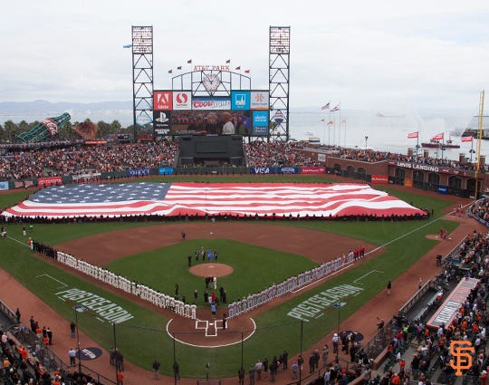 Lou Seal – SF Giants Photos