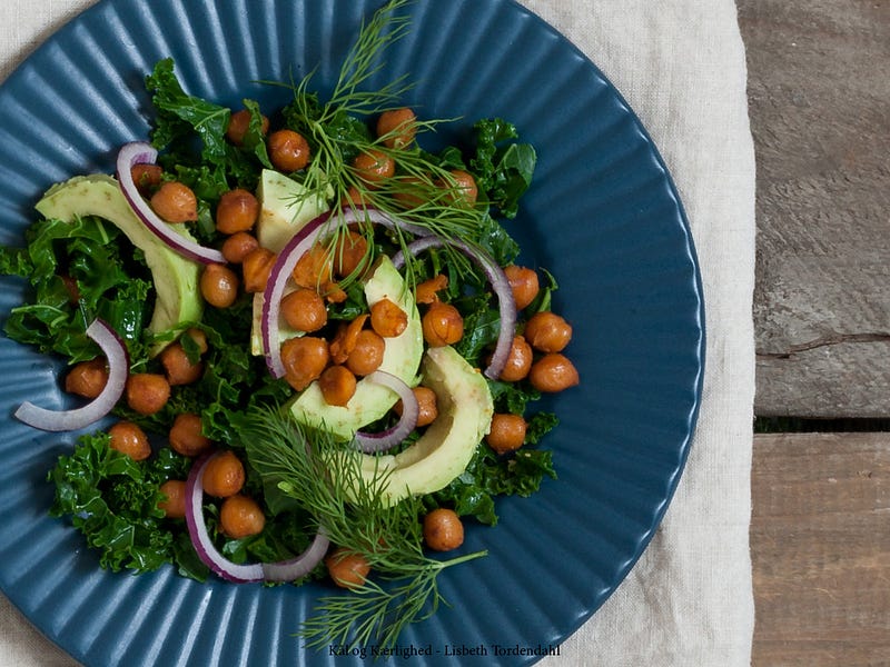 Green Kale Salad with Roasted Chickpeas
