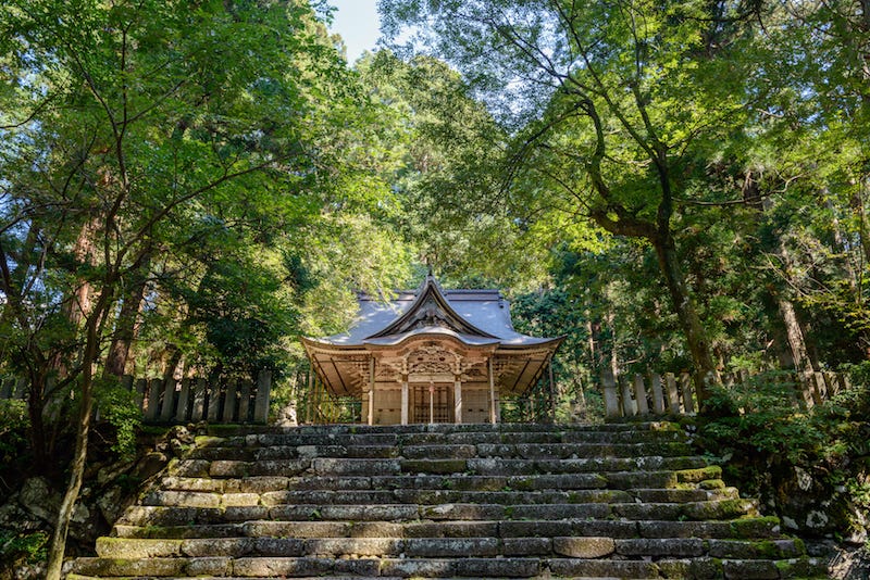 Fukui Prefecture’s moss-covered Heisen-ji Hakusan Shrine in Katsuyama