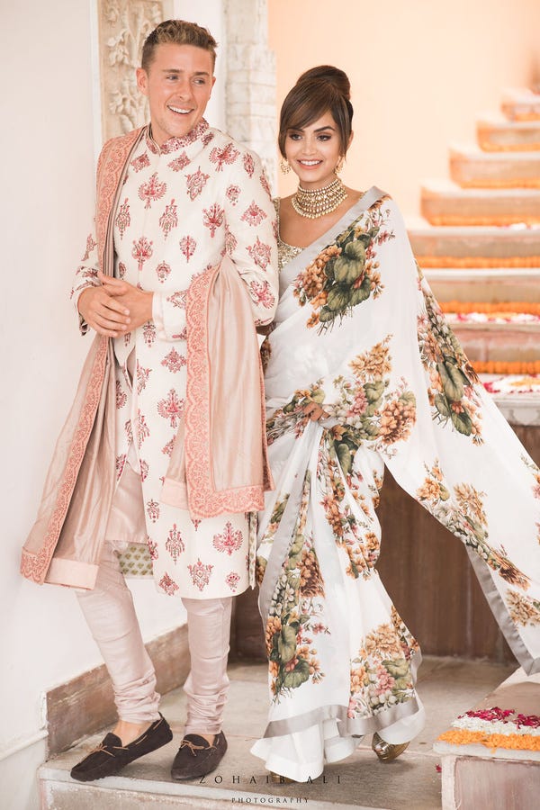 Influencer @diipakhosla & husband wore the color Ivory for their mehendi