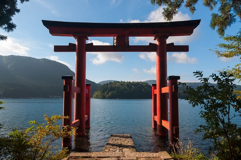 Hakone Shrine’s iconic lakeside torii gate in Kanagawa Prefecture