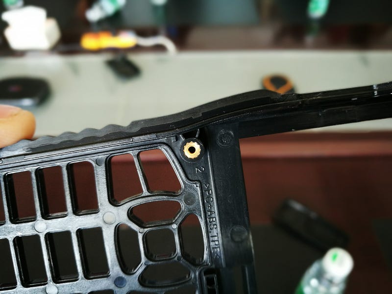 Examples of consulting. They proposed an idea to solve the screw part
by embedding
metal parts.