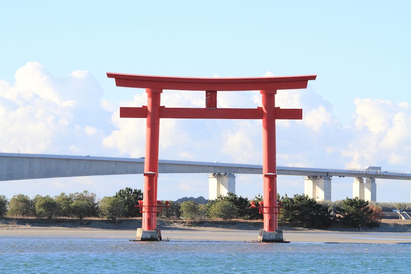 Hamamatsu’s iconic floating torii near Bentenjima in Shizuoka Prefecture