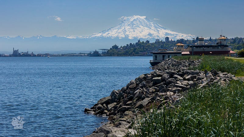 Mount Rainier looms above Commencement Bay Mount Rainier looms above Commencement Bay