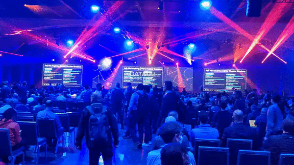 Databricks Data and AI Summit 2022 - strobe lights before the first keynote session