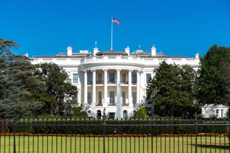 An image of the White House from beyond the fence.