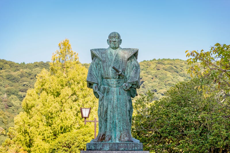 A statue of Kikkawa Hiroyoshi in Iwakuni’s Kikko Park