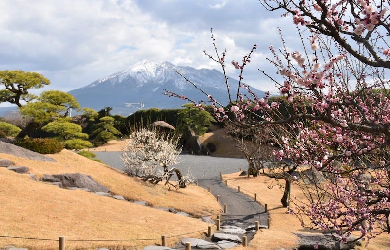 Kagoshima Prefecture’s Sengan-en garden set against the backdrop of Sakurajima