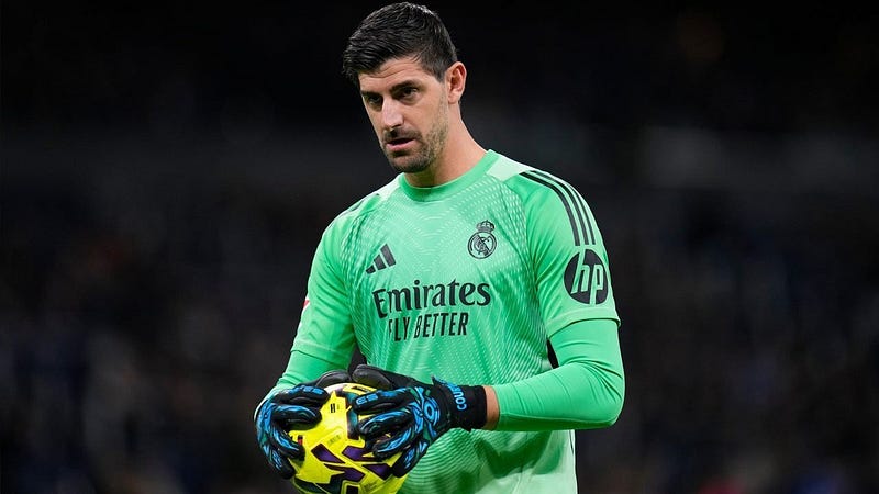 Kiper Real Madrid, Thibaut Courtois, memegang bola pada laga La Liga antara Real Madrid vs Sevilla di Madrid, Spanyol, Sabtu, 20 Desember 2025 © AP Photo/Manu Fernandez