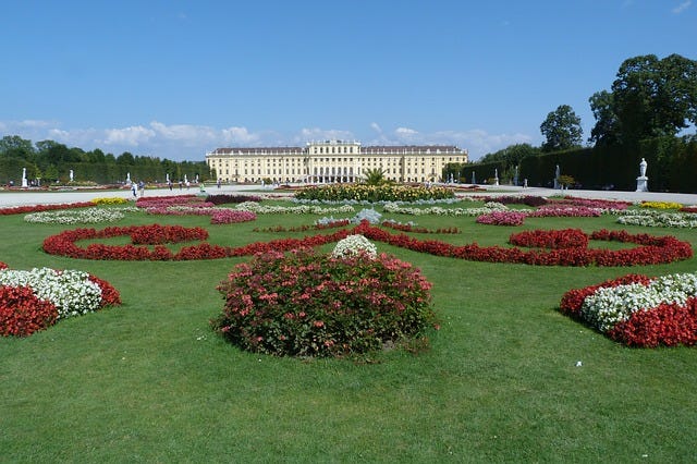 Schonbrunn: One of the most impressive palaces also has one of the most beautiful gardens. Image by Meatle for Pixabay