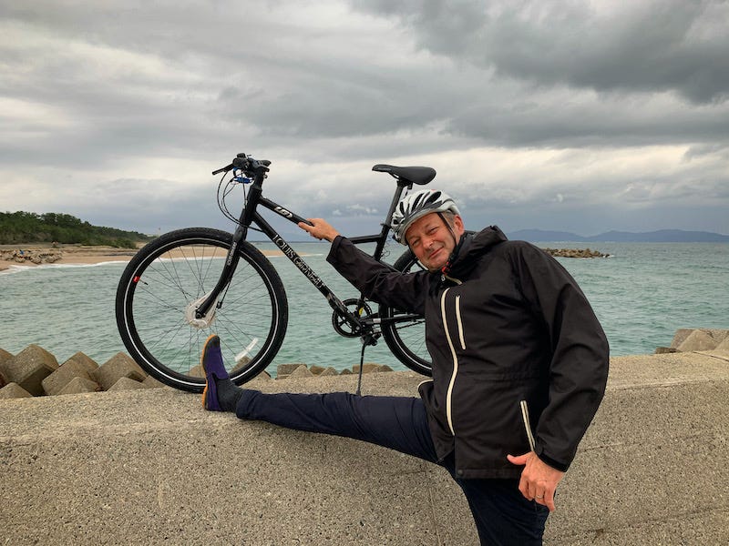 Simon Rowe poses with his bike at Kaike Onsen in Tottori Prefecture