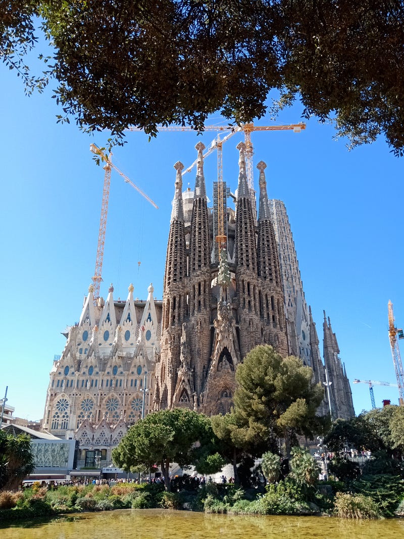 西班牙巴塞隆納Barcelona | 唯一尚未完成的世界文化遺產 — 聖家堂La Sagrada Família 6 1*IggsLTLIzG5wKMMy3jbPwg