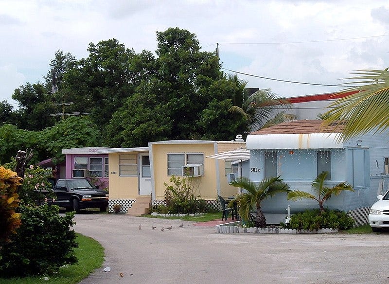 Trailer park in West Miami, Florida By Dr Zak — http://en.wikipedia.org/wiki/Image:Trailerpark.jpg, CC BY-SA 3.0, https://commons.wikimedia.org/w/index.php?curid=2065966