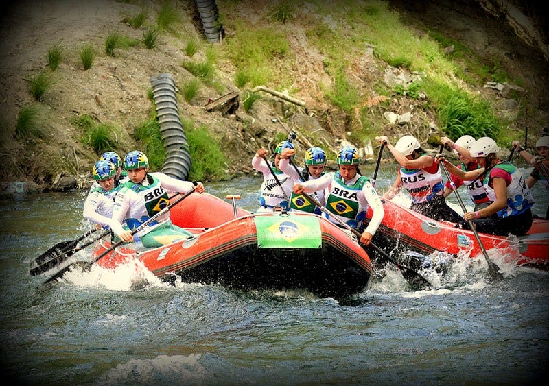 A equipe feminina de rafting Cia Aventura Xícara Maluka de Nova Roma do Sul por falta de incentivo financeiro precisou finalizar suas atividades.( Arquivo pessoal/Luana)