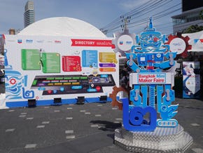 タイらしさ満載の入り口ゲートとモニュメント