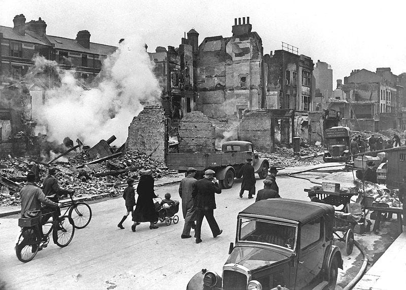 Londres bombardeada durante a Segunda Guerra