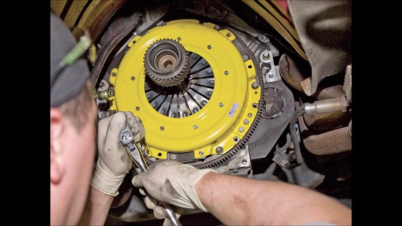 https://www.smautoservice.co.uk/clutch-repair-replacement-trowbridge-uk/