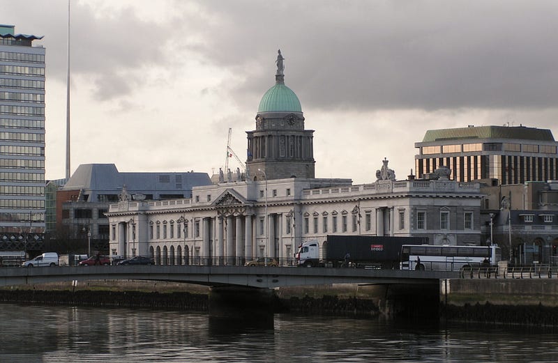 Photo of the Custom House, Dublin by the author, 2005