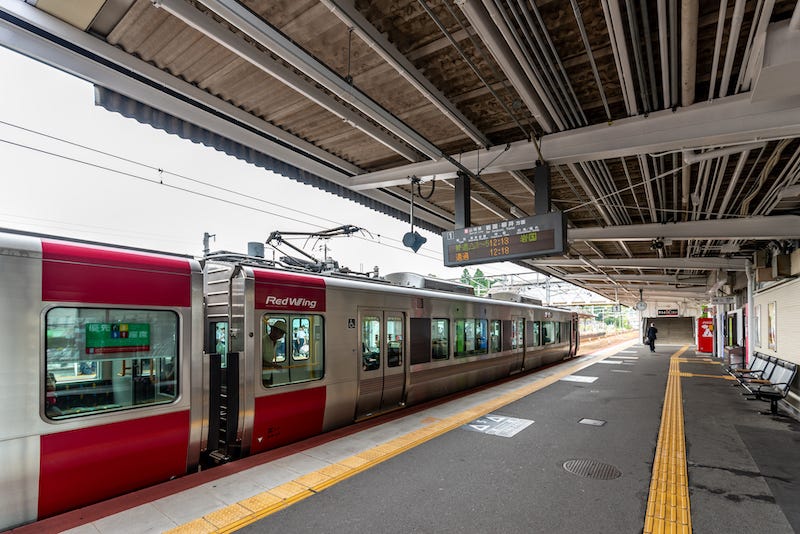 A train heading towards Iwakuni in Yamaguchi Prefecture from Hiroshima Station