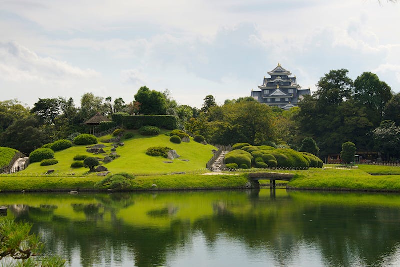 Okayama Prefecture’s famed Kouraku-en woth Okayama Castle in the backgroun