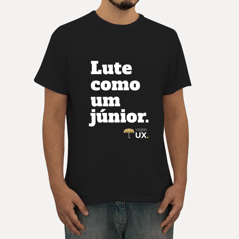 Camiseta T-shirt com a inscrição: “Lute como um júnior” e logo da iniciativa VagasUX logo depois.