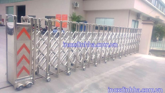cửa xếp inox