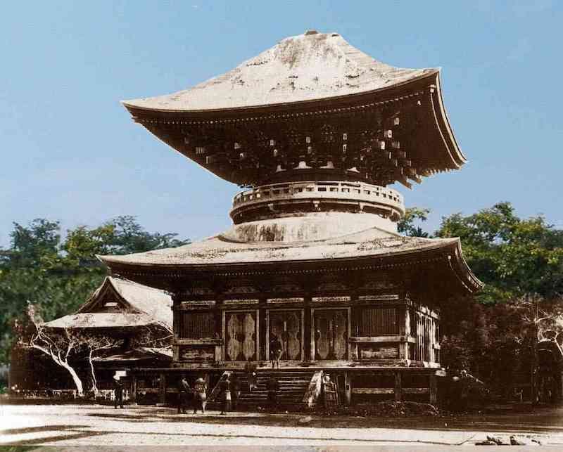 A former Buddhist pagoda at the Shinto shrine Tsurugaoka Hachimangu in Kamakura as evidence of the syncretic Shinbutsu Shugo system