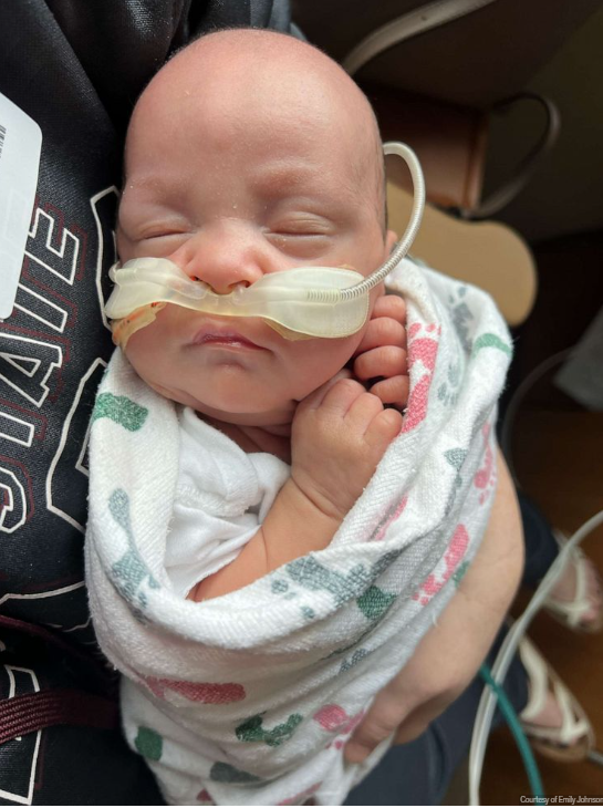 Halleluja! This Father Sang 3 Months To Preemie Son