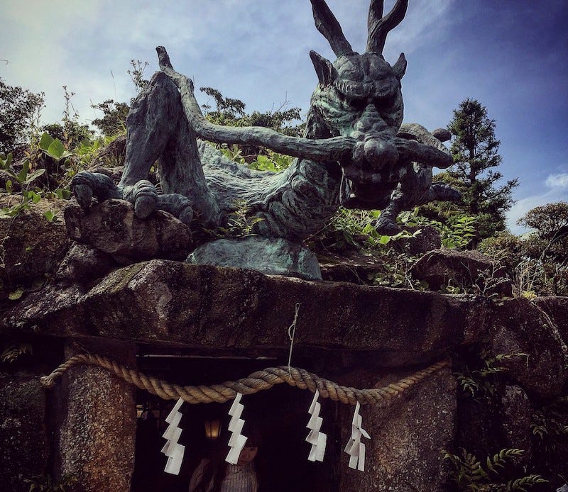 A dragon statue sits on top of Enoshima’s Wadatsumino-miya in Kanagawa Prefecture