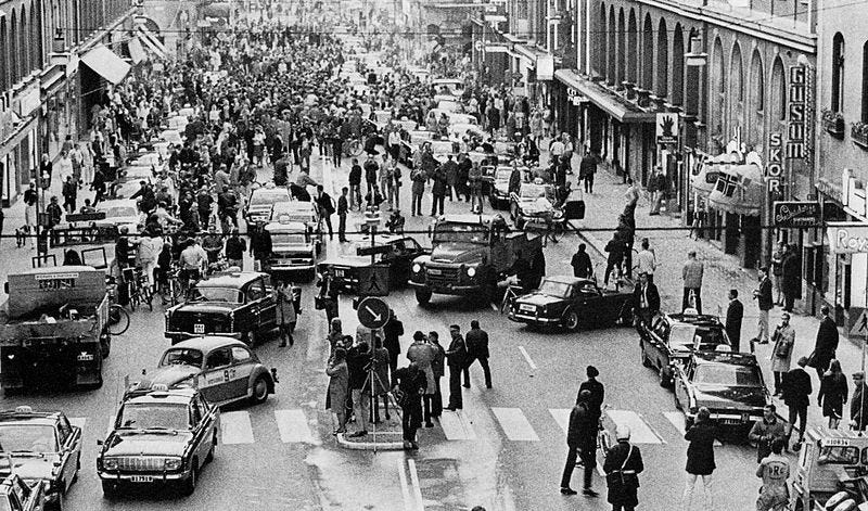 Image of Sweden’s Dagen H — a small traffic jam. Image courtesy of Wikimedia Commons