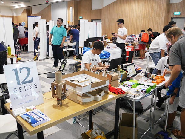 通販サイト12GEEKSのブース