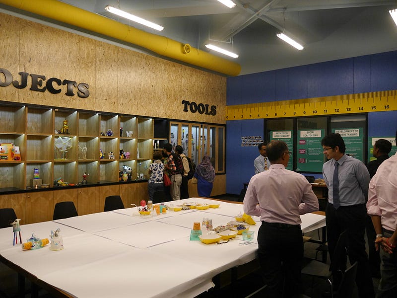 Tinkering means think, that is the simple handwork craft of paper,
cloth, metal,
by hands.