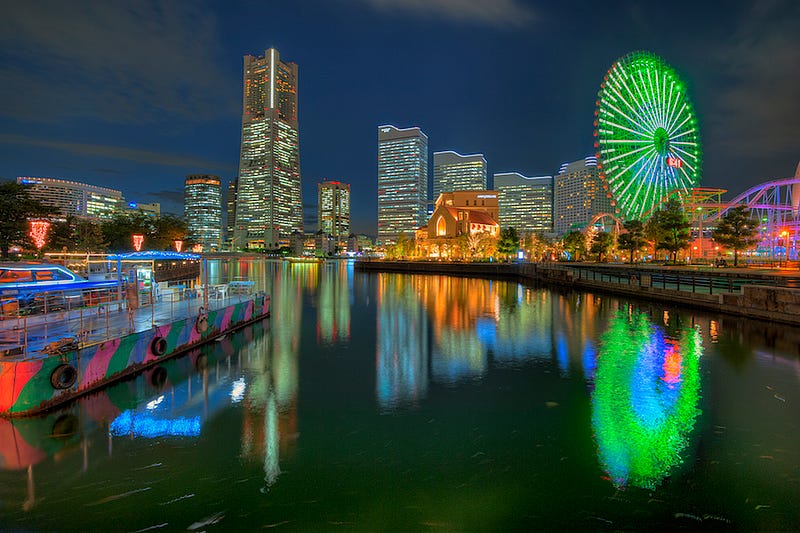 Yokohama’s iconic Landmark Tower and Cosmo Clock 21 ferris wheel at night