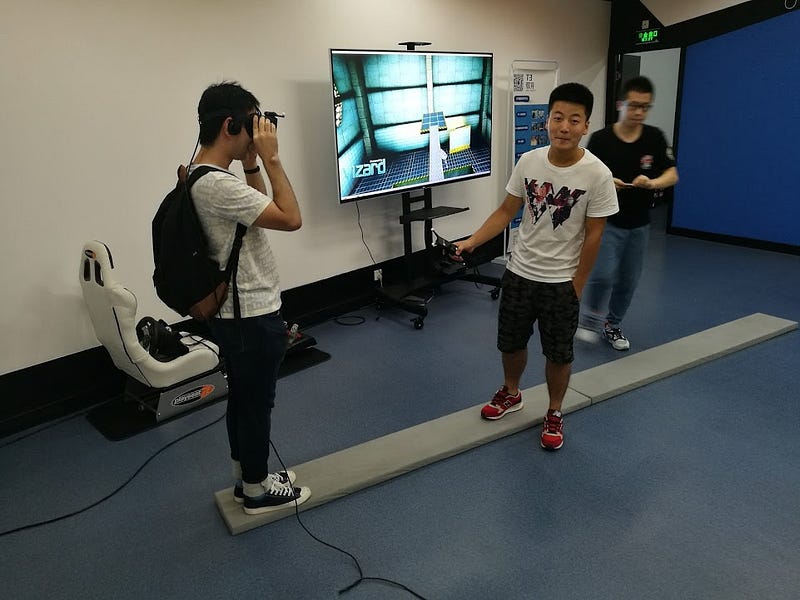 教材を作っているT-Sence
VR