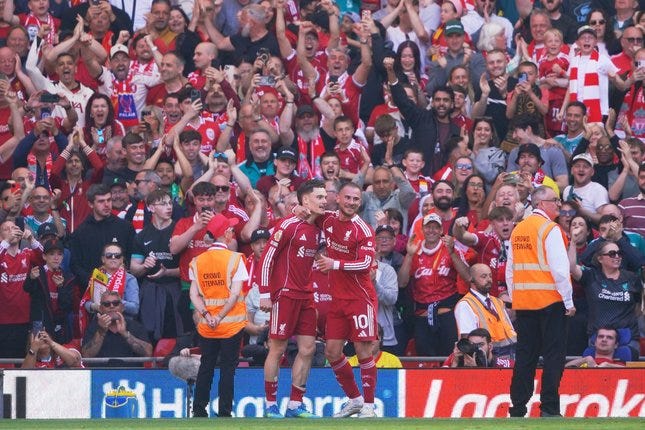 Selebrasi Florian Wirtz dan Alexis Mac Allister dalam laga Liverpool vs Crystal Palace di Premier League 2025/2026, Sabtu (25/4/2026). © AP Photo/Ian Hodgson